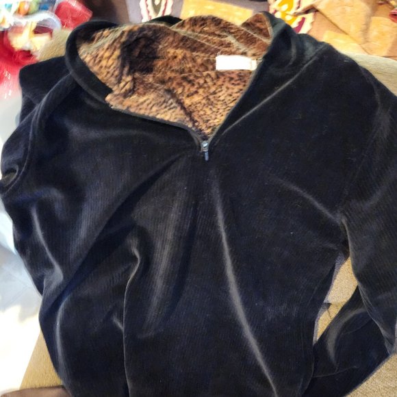 Le Suit - Picture 3 of 3